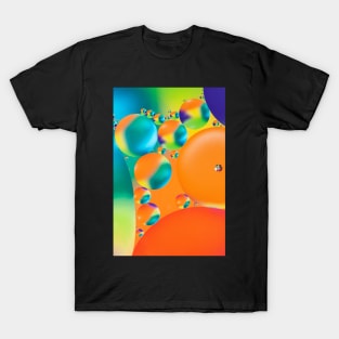 Colorful close up of oil drops in water T-Shirt